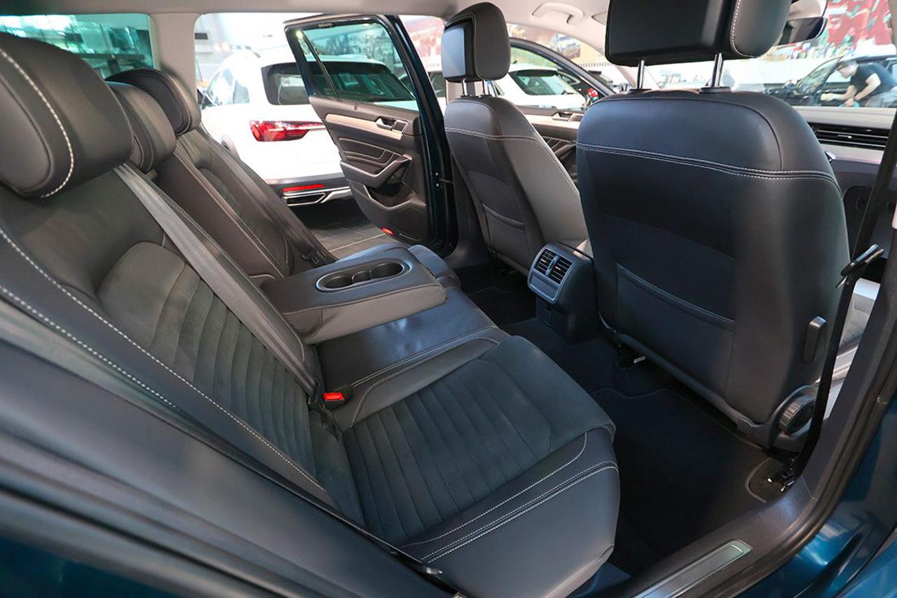 VOLKSWAGEN Passat Variant 2.0 TDI SCR EVO DSG Executive - 19