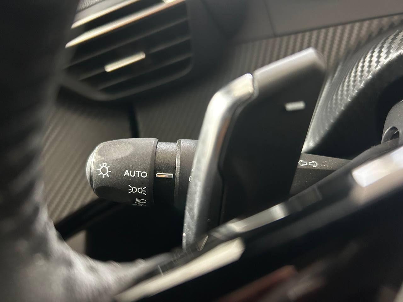 PEUGEOT 2008 PureTech 130 S&S EAT8 Allure - 16