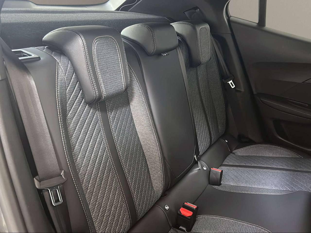 PEUGEOT 2008 PureTech 130 S&S EAT8 Allure - 12