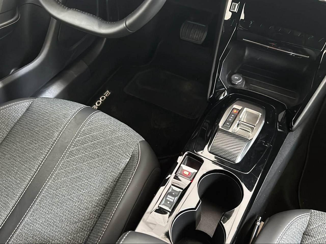 PEUGEOT 2008 PureTech 130 S&S EAT8 Allure - 25