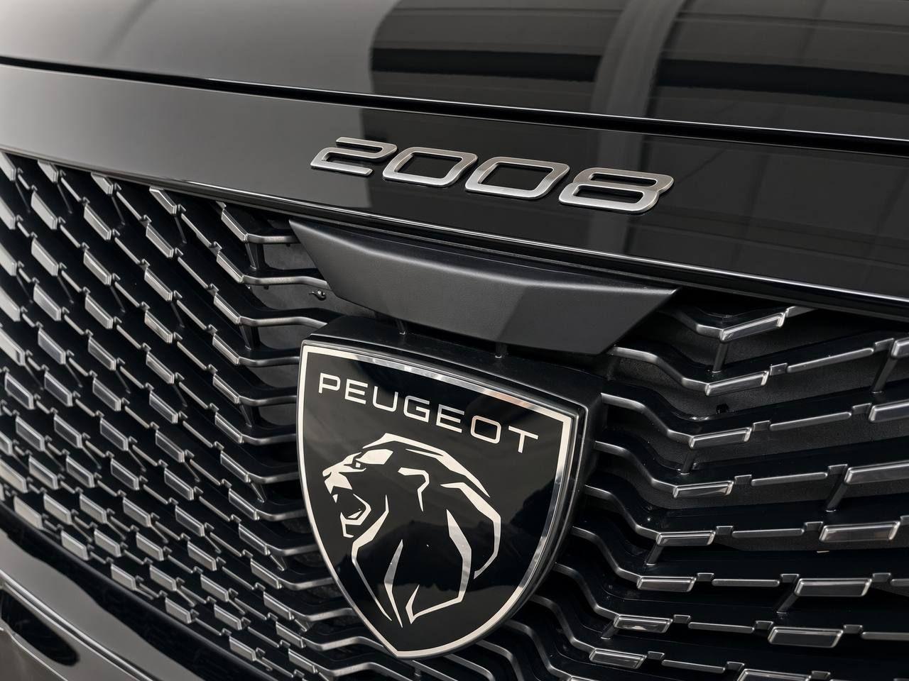PEUGEOT 2008 Hybrid 145 e-DCS6 Style - 33