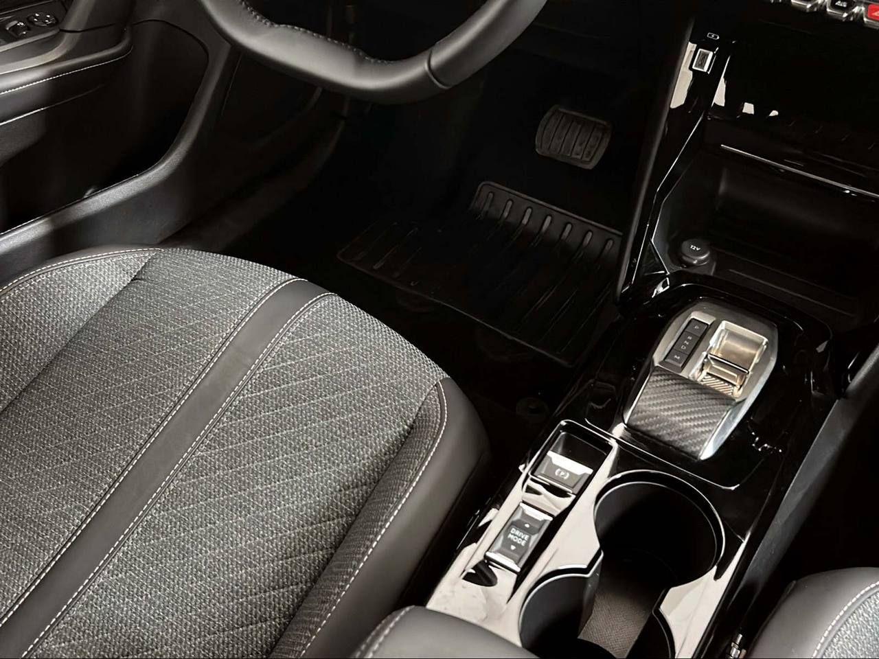 PEUGEOT 2008 Hybrid 145 e-DCS6 Allure - 25