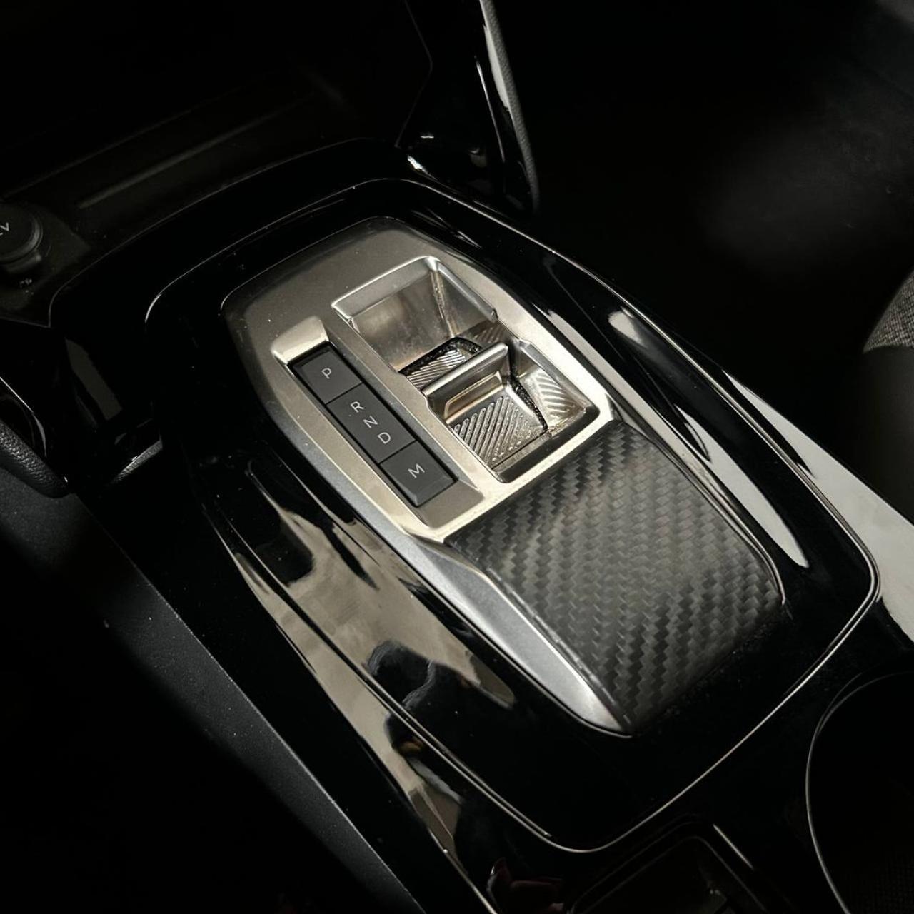 PEUGEOT 2008 Hybrid 145 e-DCS6 Allure - 26
