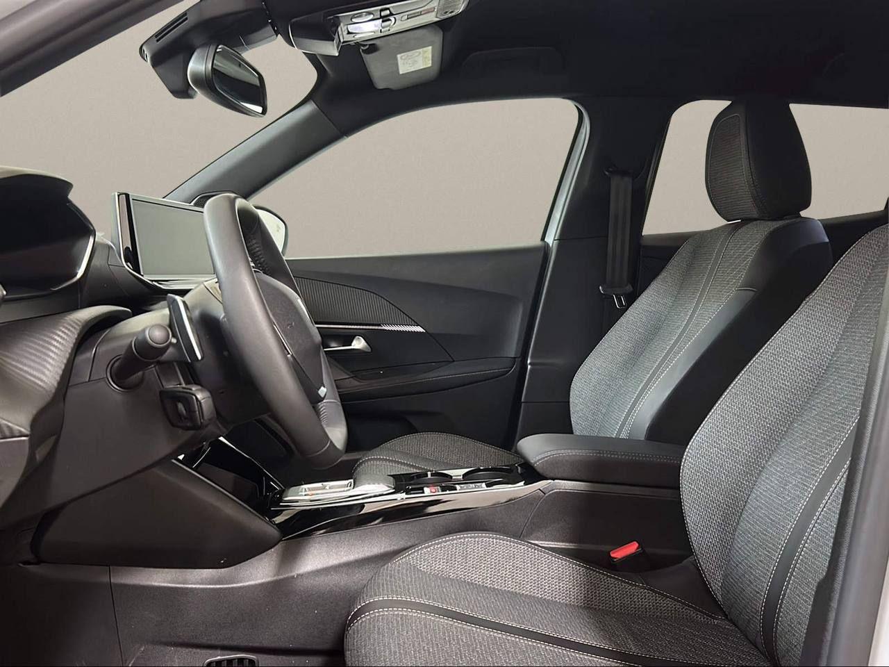 PEUGEOT 2008 Hybrid 145 e-DCS6 Allure - 8