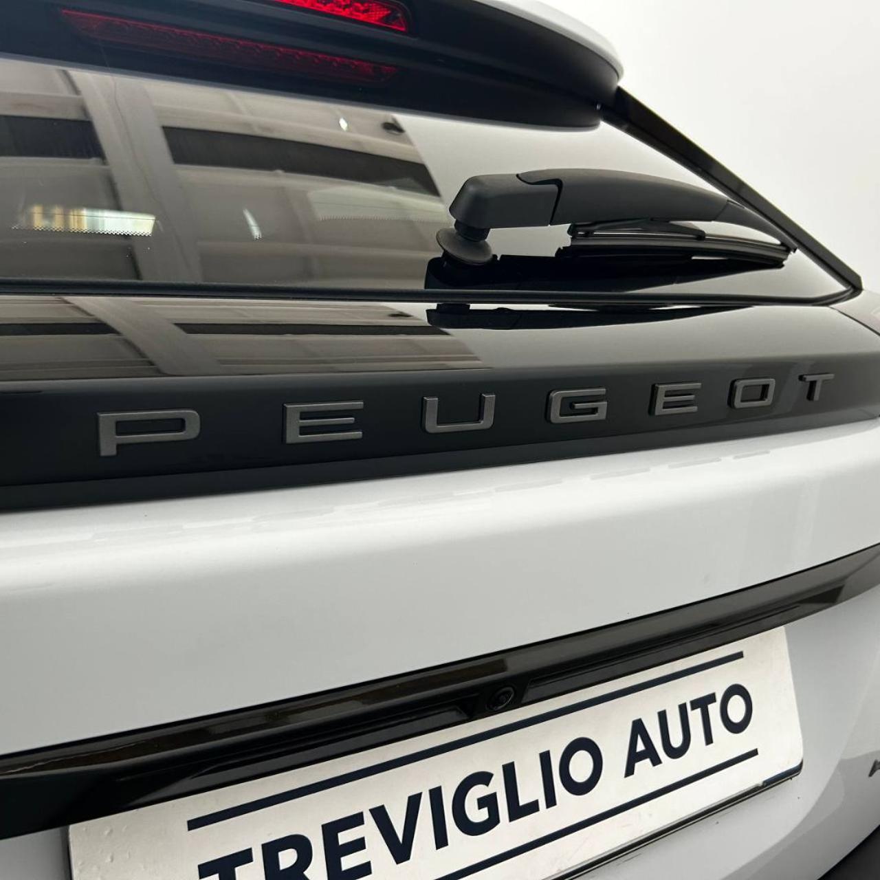 PEUGEOT 2008 Hybrid 145 e-DCS6 Allure - 38