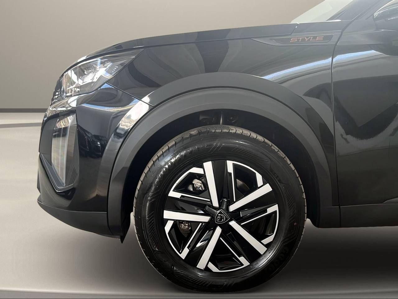 PEUGEOT 2008 Hybrid 145 e-DCS6 Style - 40