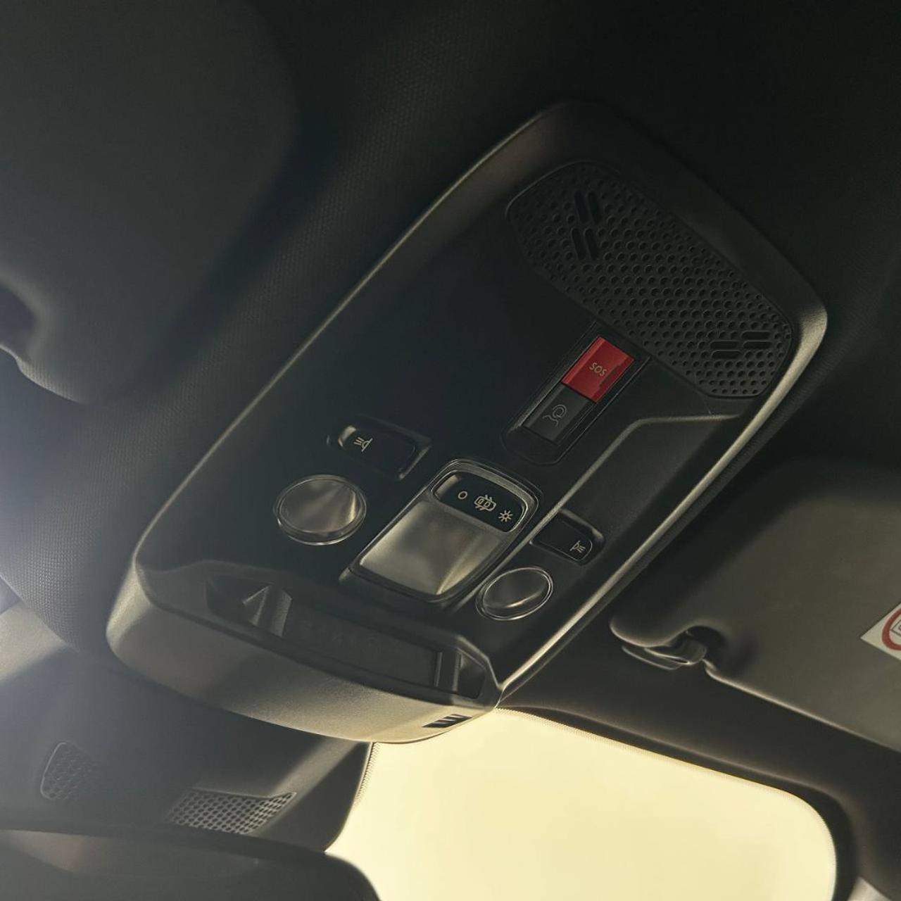 PEUGEOT 2008 Hybrid 145 e-DCS6 Allure - 28