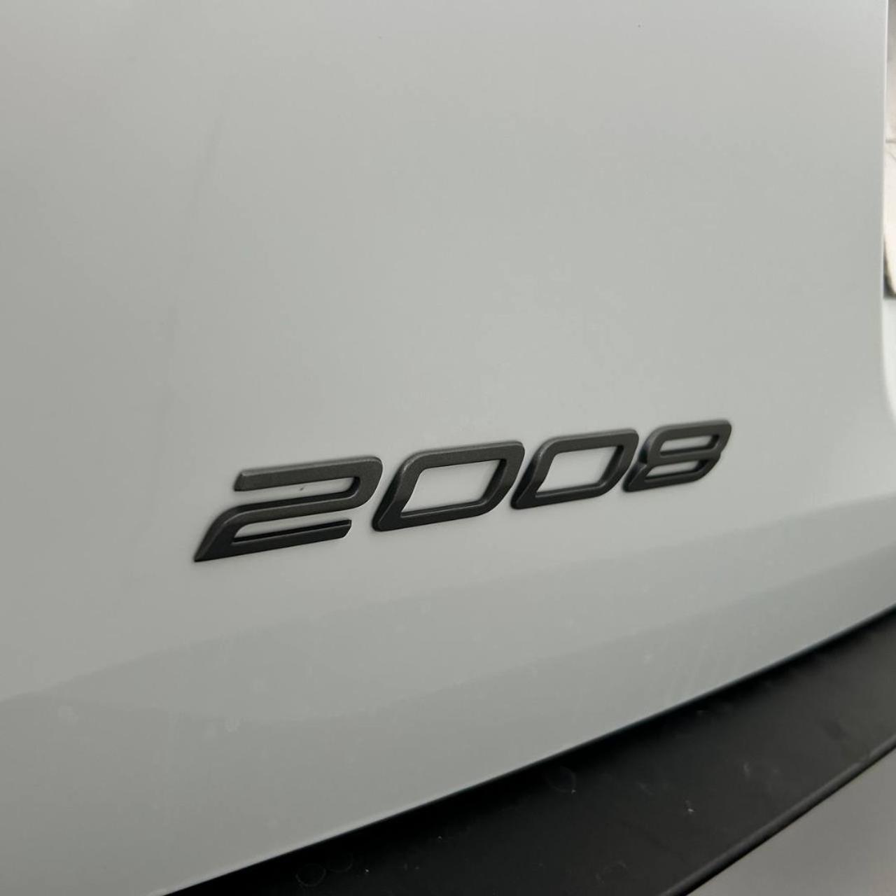 PEUGEOT 2008 Hybrid 145 e-DCS6 Allure - 39
