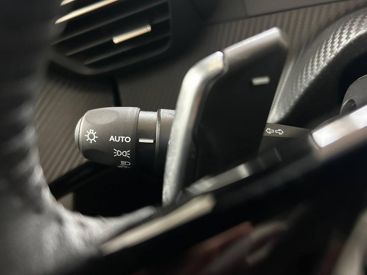PEUGEOT 2008 Hybrid 145 e-DCS6 Allure - 16