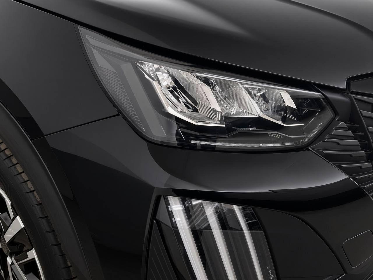 PEUGEOT 2008 Hybrid 145 e-DCS6 Style - 31