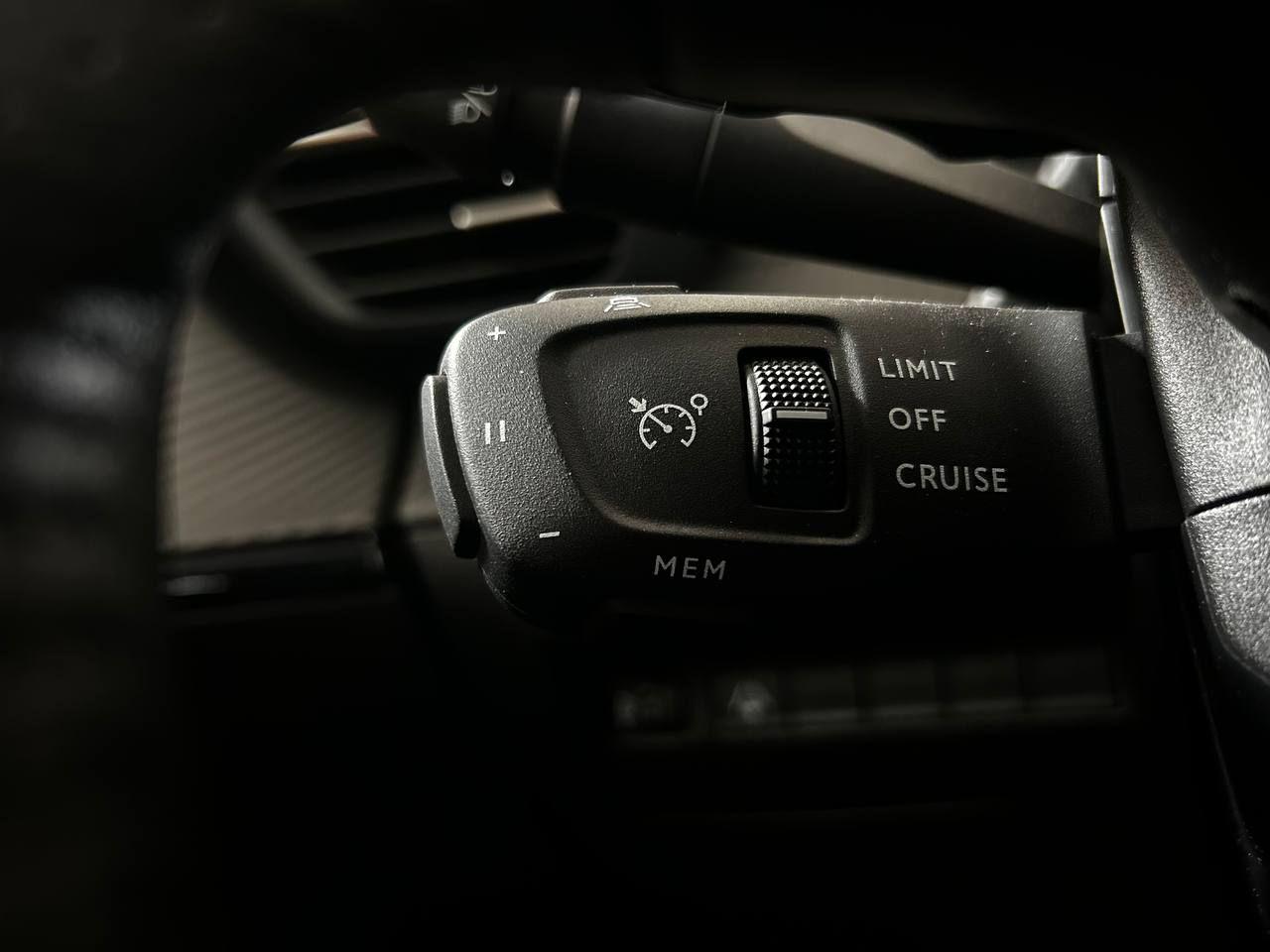 PEUGEOT 2008 Hybrid 145 e-DCS6 Allure - 17