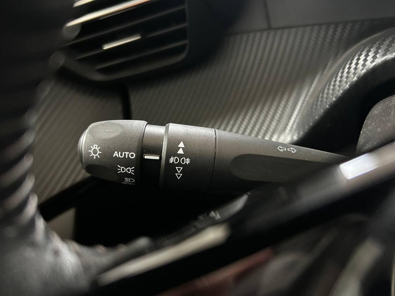 PEUGEOT 2008 BlueHDi 110 S&S Allure Pack - 16
