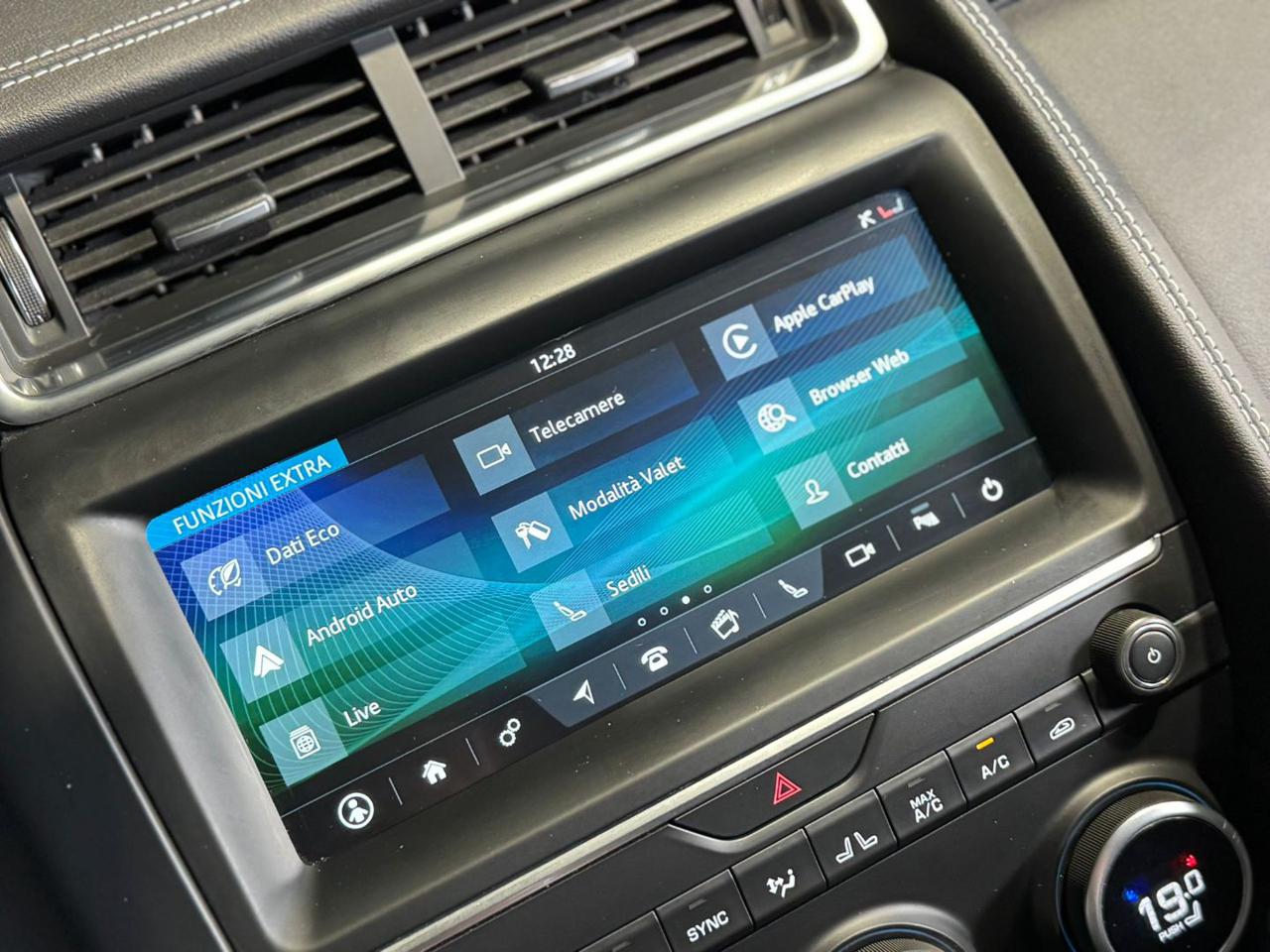 JAGUAR E-Pace 2.0D 150 CV AWD aut. R-Dynamic - 16