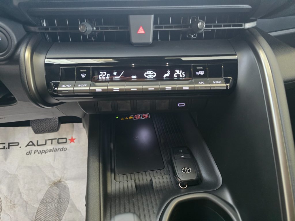 TOYOTA C-HR 1.8 HV Trend - 18