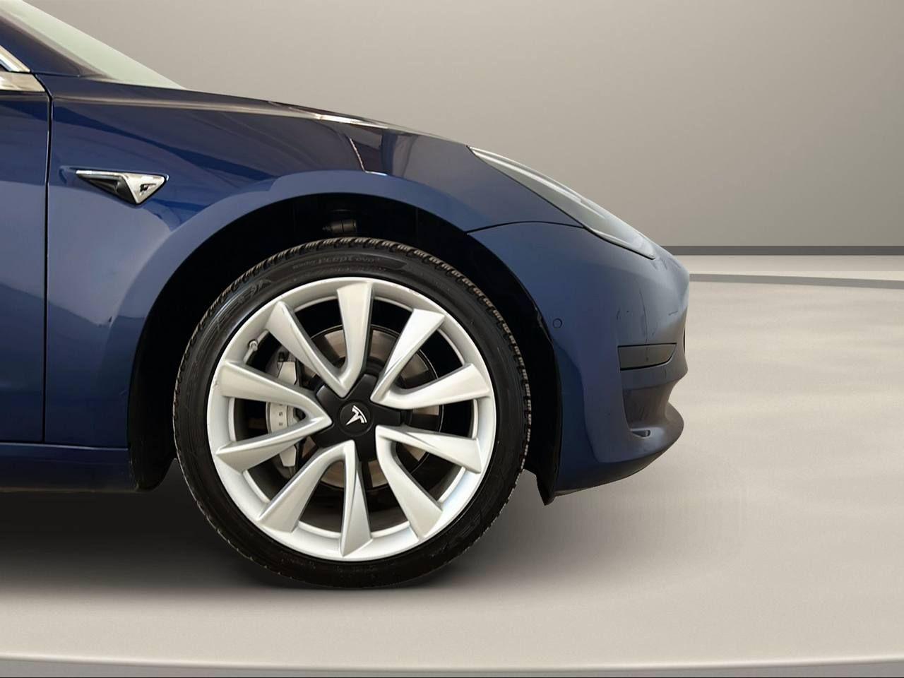 TESLA Model 3 Standard RWD Plus - 39