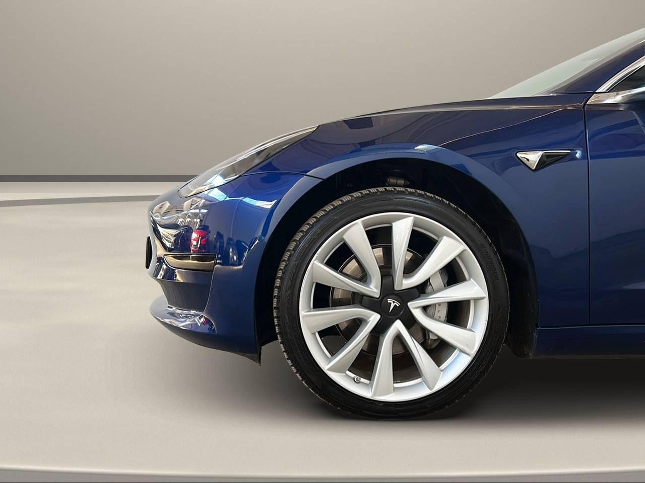 TESLA Model 3 Standard RWD Plus - 38