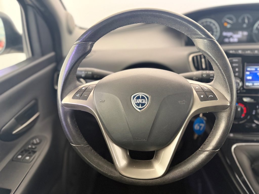 LANCIA Ypsilon 1.2 69 CV 5 porte. Platinum - 7