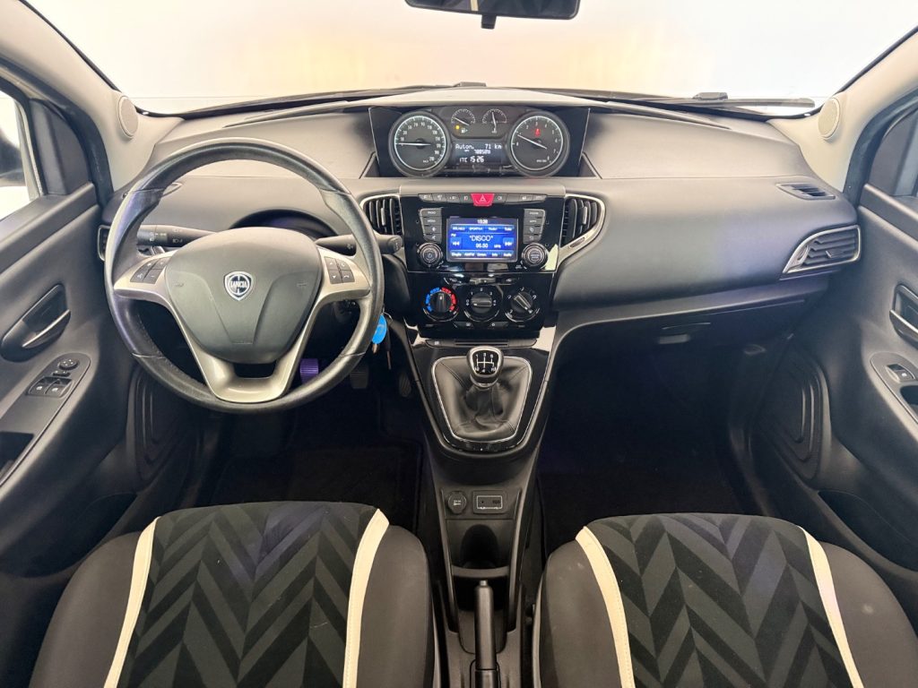 LANCIA Ypsilon 1.2 69 CV 5 porte. Platinum - 9