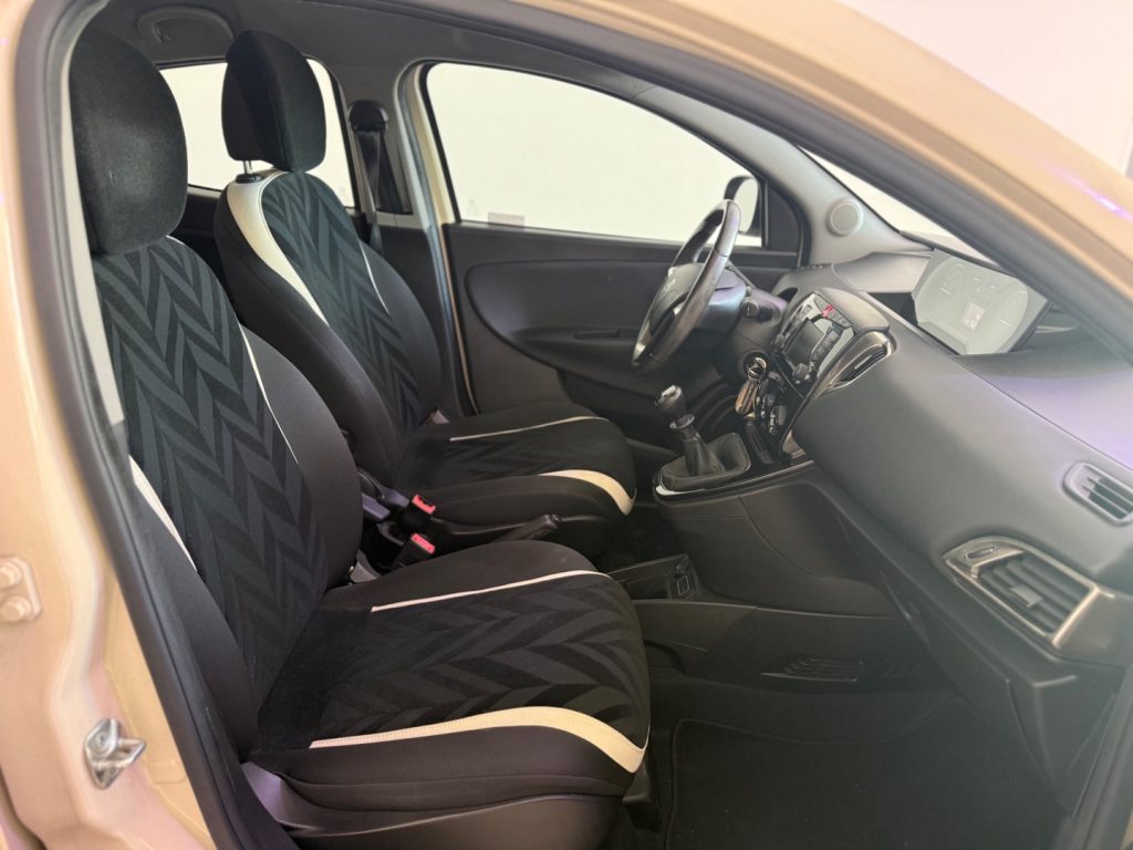 LANCIA Ypsilon 1.2 69 CV 5 porte. Platinum - 14