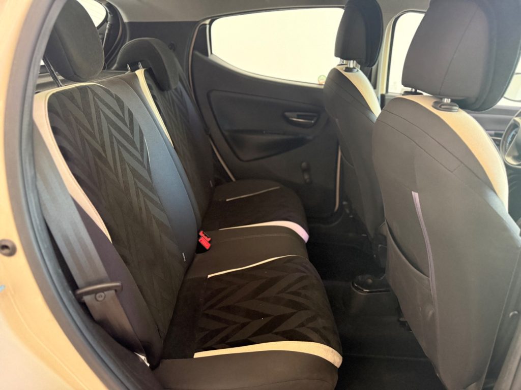 LANCIA Ypsilon 1.2 69 CV 5 porte. Platinum - 15