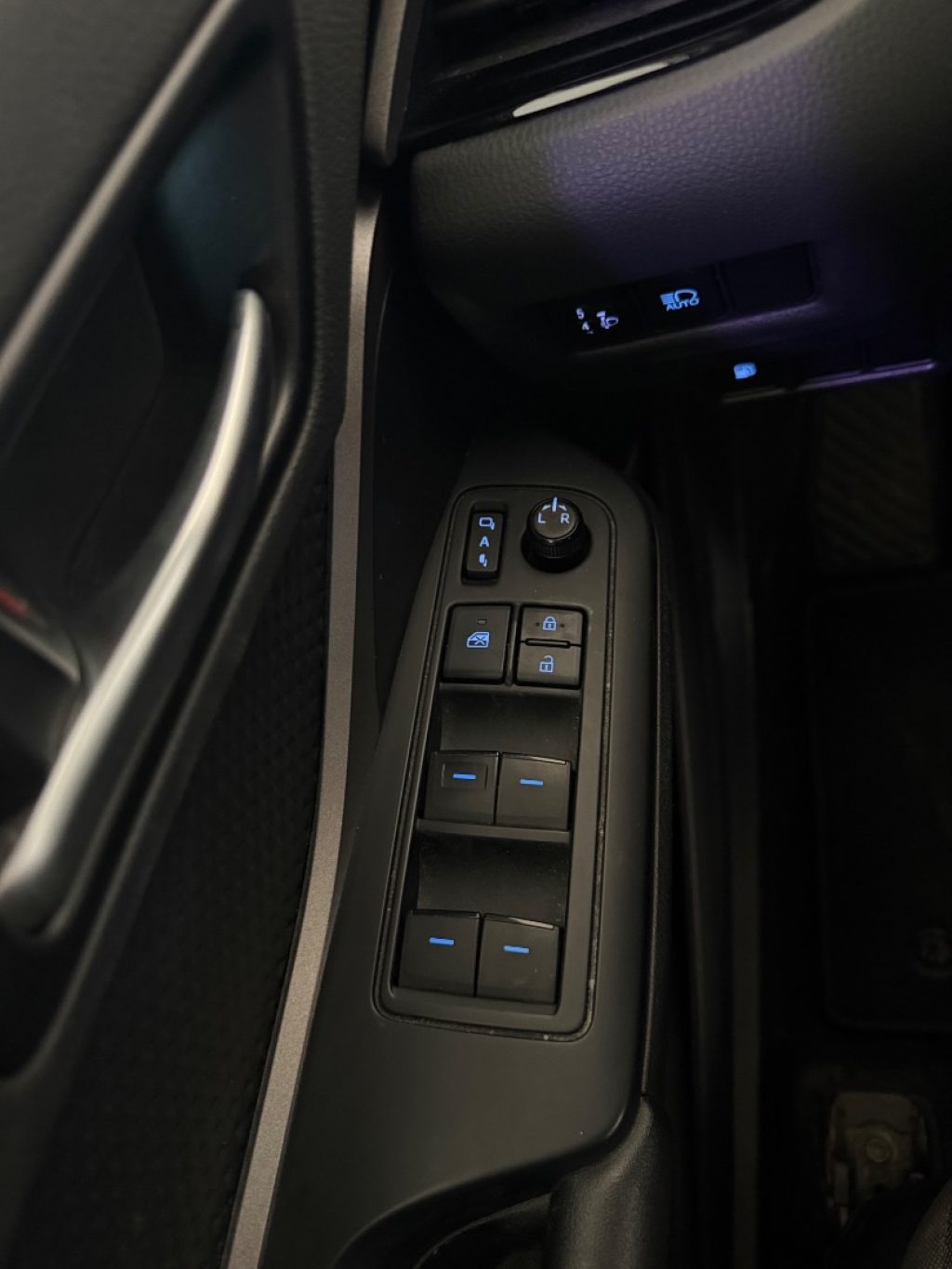 TOYOTA C-HR 1.8 Hybrid E-CVT GR Sport - 4