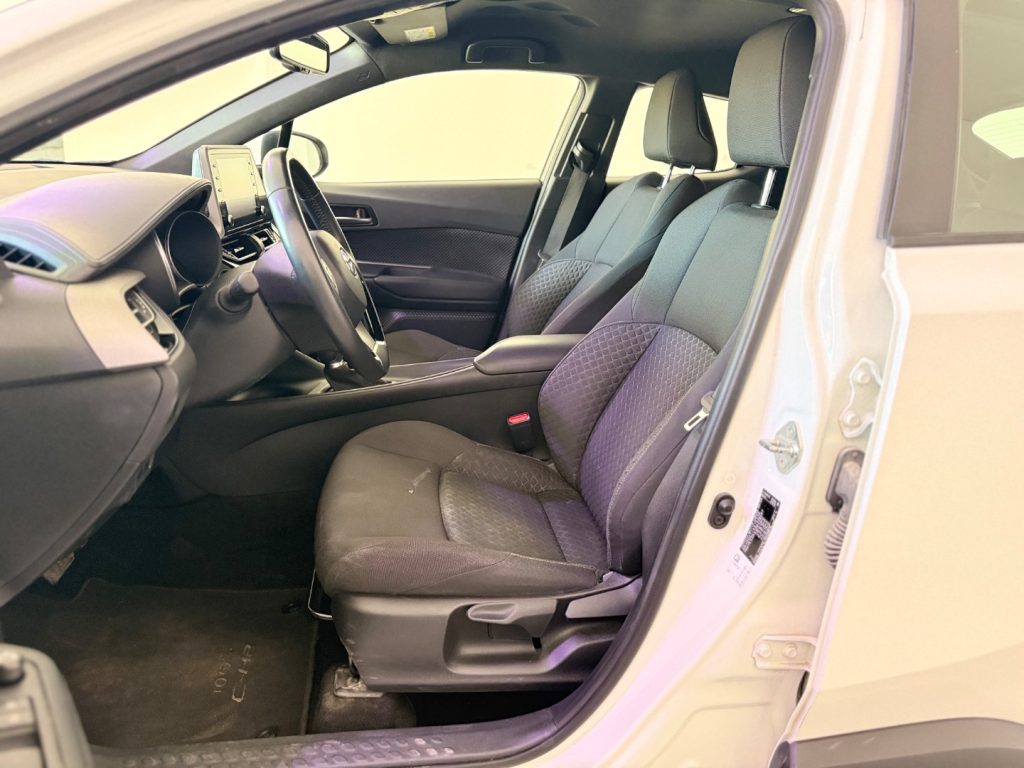 TOYOTA C-HR 1.8 Hybrid E-CVT GR Sport - 17