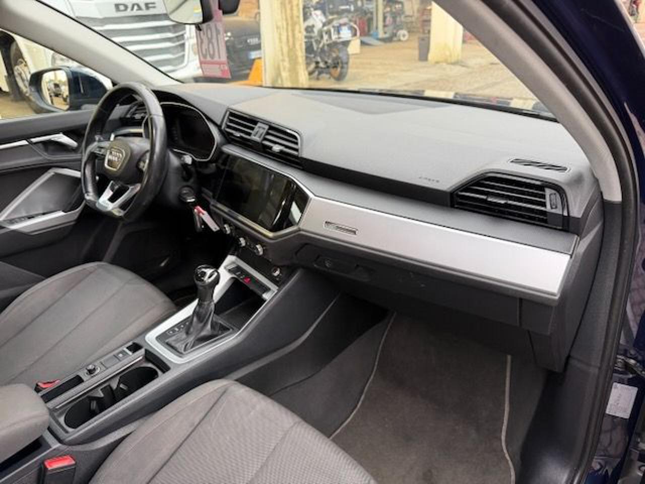 AUDI Q3 2.0 TDI 150 CV Business - 12