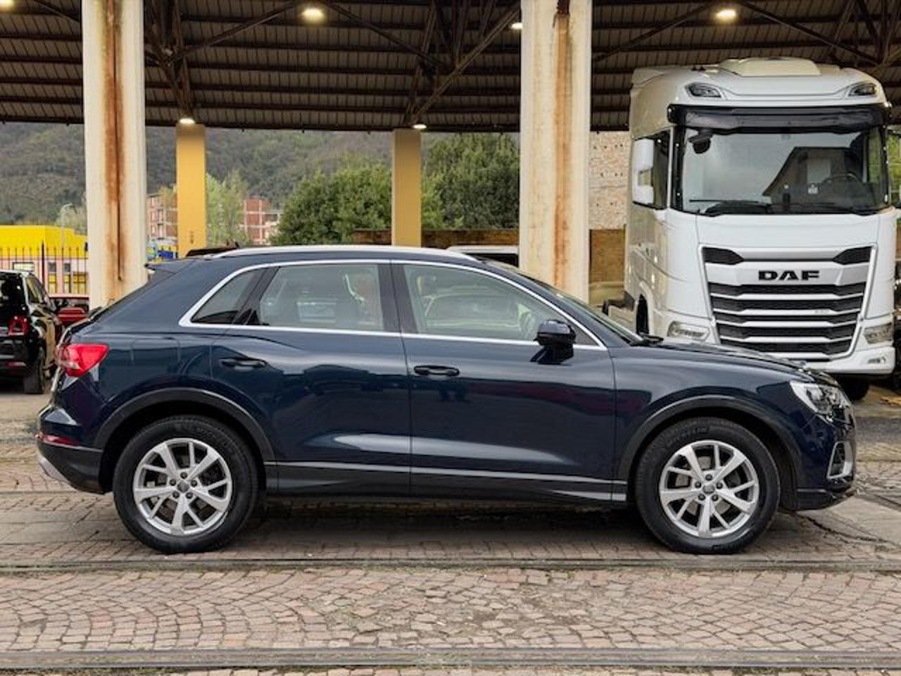 AUDI Q3 2.0 TDI 150 CV Business - 4