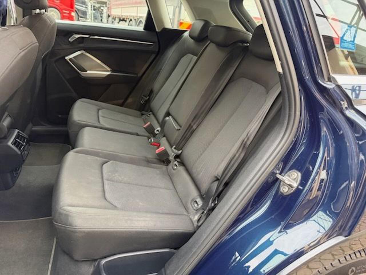 AUDI Q3 2.0 TDI 150 CV Business - 9