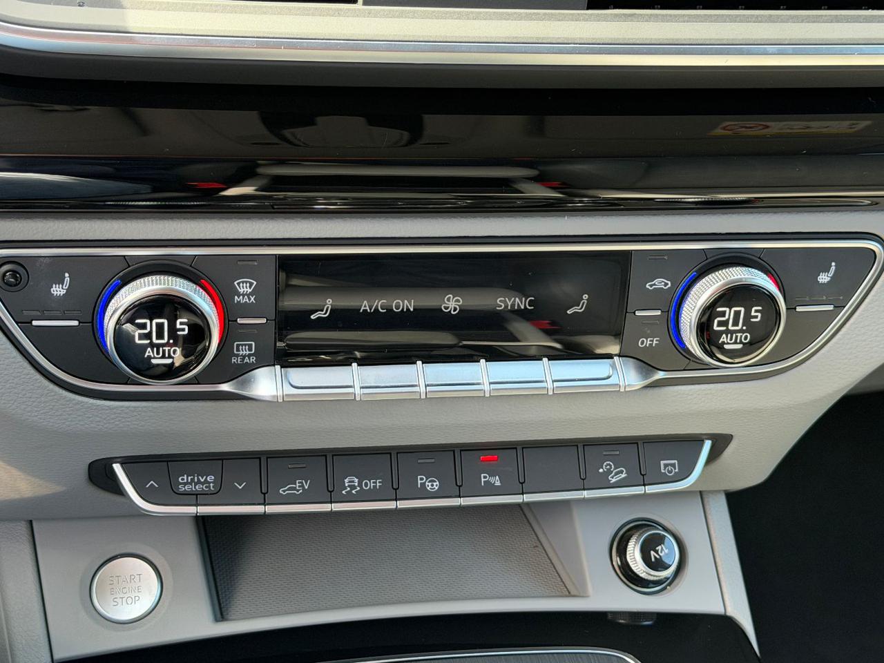 AUDI Q5 50 TFSI e quattro S tronic Business Design PHEV - 22