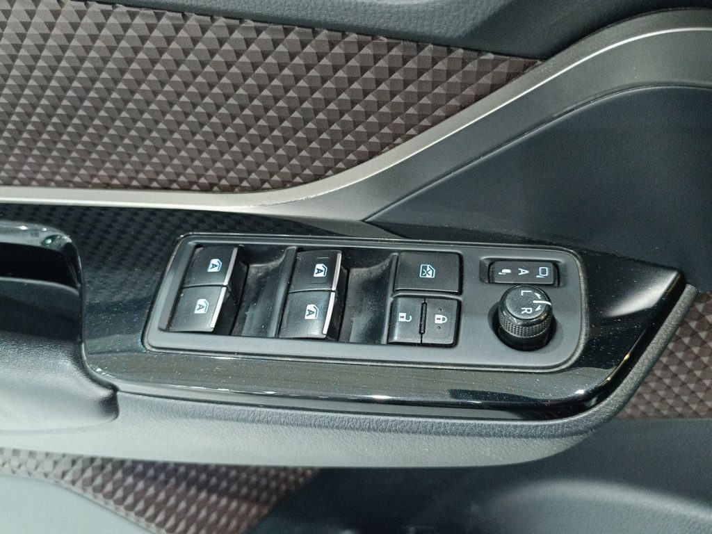 TOYOTA C-HR 1.8 Hybrid E-CVT Lounge - 22