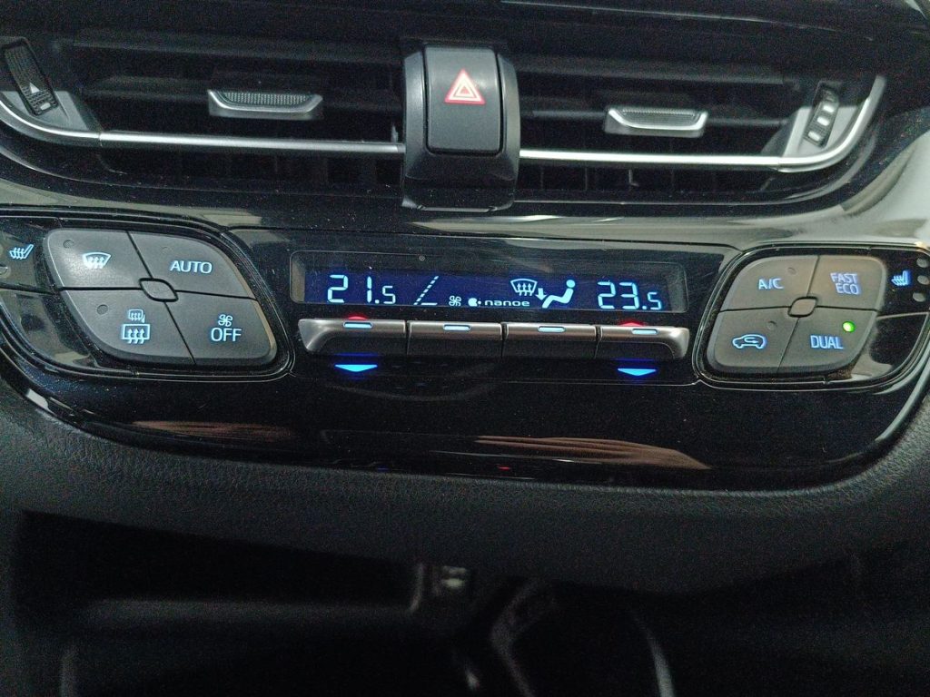 TOYOTA C-HR 1.8 Hybrid E-CVT Lounge - 24