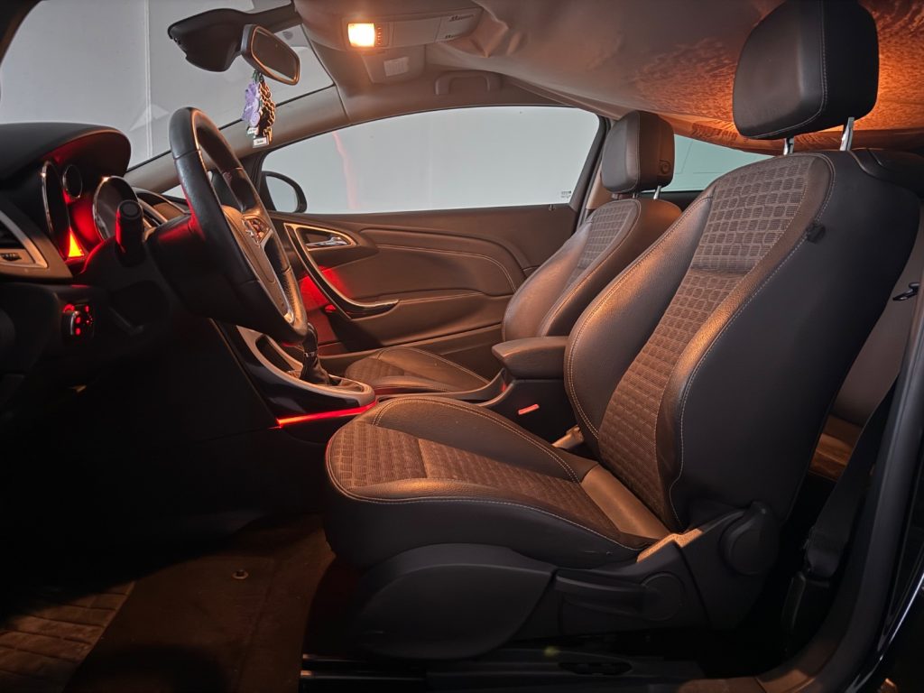 OPEL Astra GTC 1.6 Turbo 180CV 3 porte Cosmo S - 14