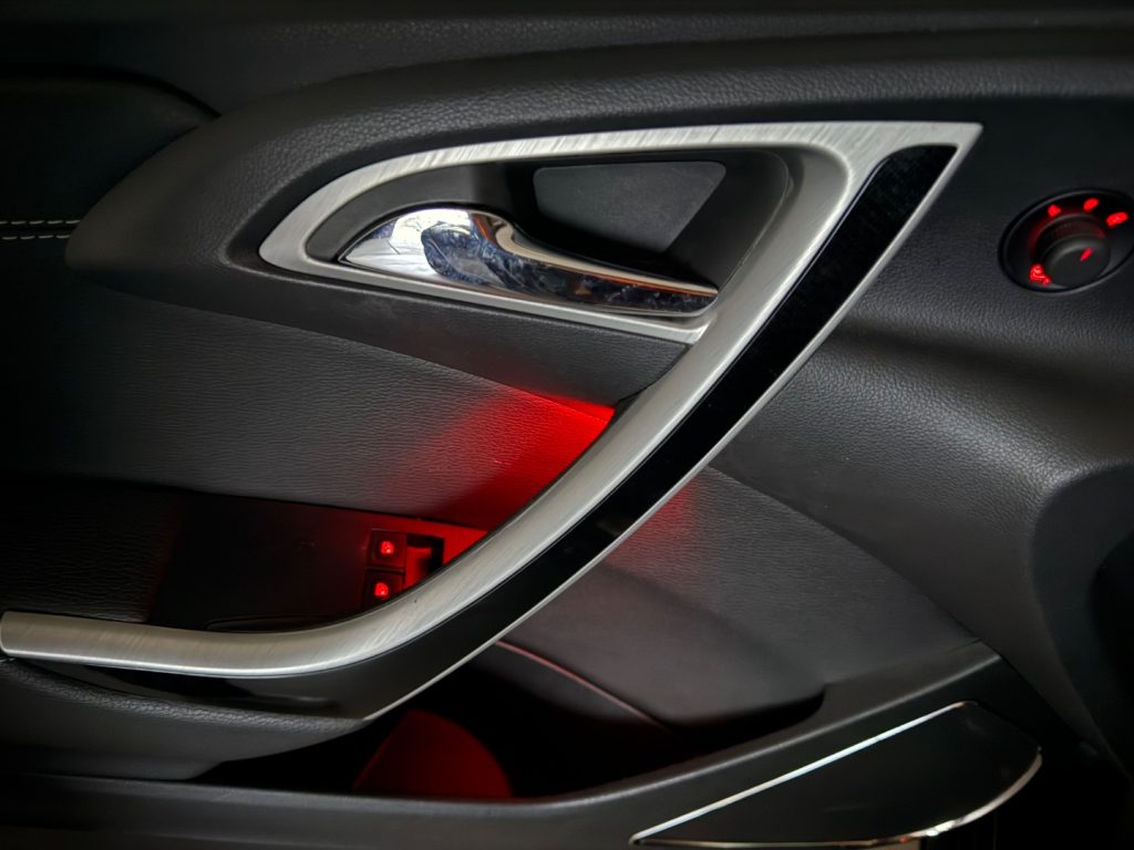 OPEL Astra GTC 1.6 Turbo 180CV 3 porte Cosmo S - 2