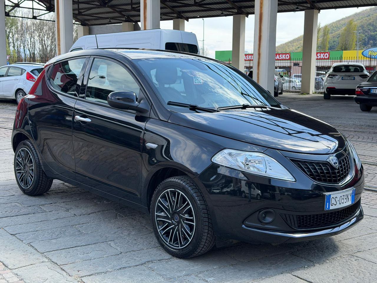 LANCIA Ypsilon 1.0 FireFly 5 porte S&S Hybrid Oro - 2