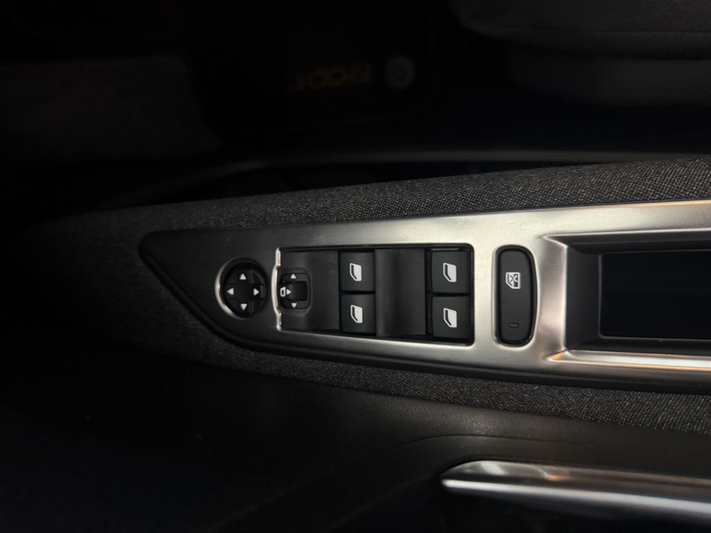 PEUGEOT 3008 PureTech Turbo 130 S&S Allure - 4