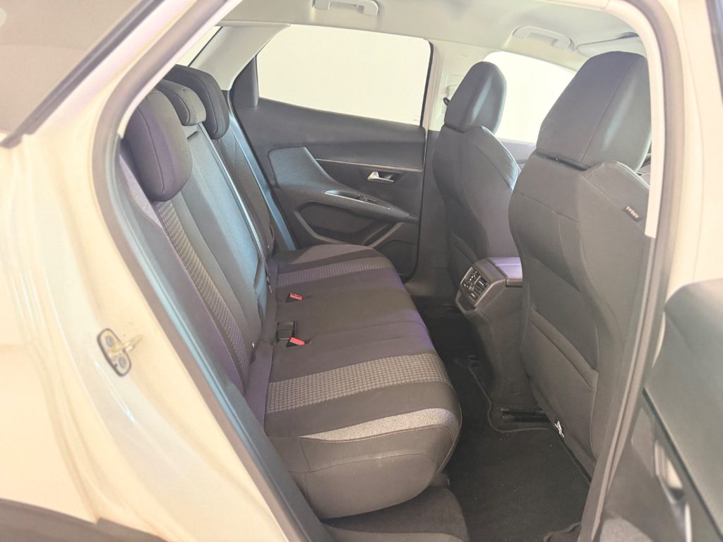 PEUGEOT 3008 PureTech Turbo 130 S&S Allure - 16