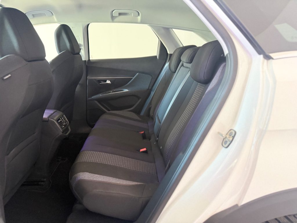 PEUGEOT 3008 PureTech Turbo 130 S&S Allure - 17