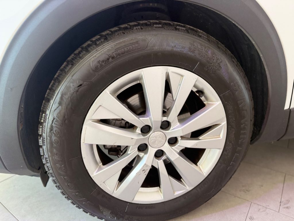 PEUGEOT 3008 PureTech Turbo 130 S&S Allure - 19