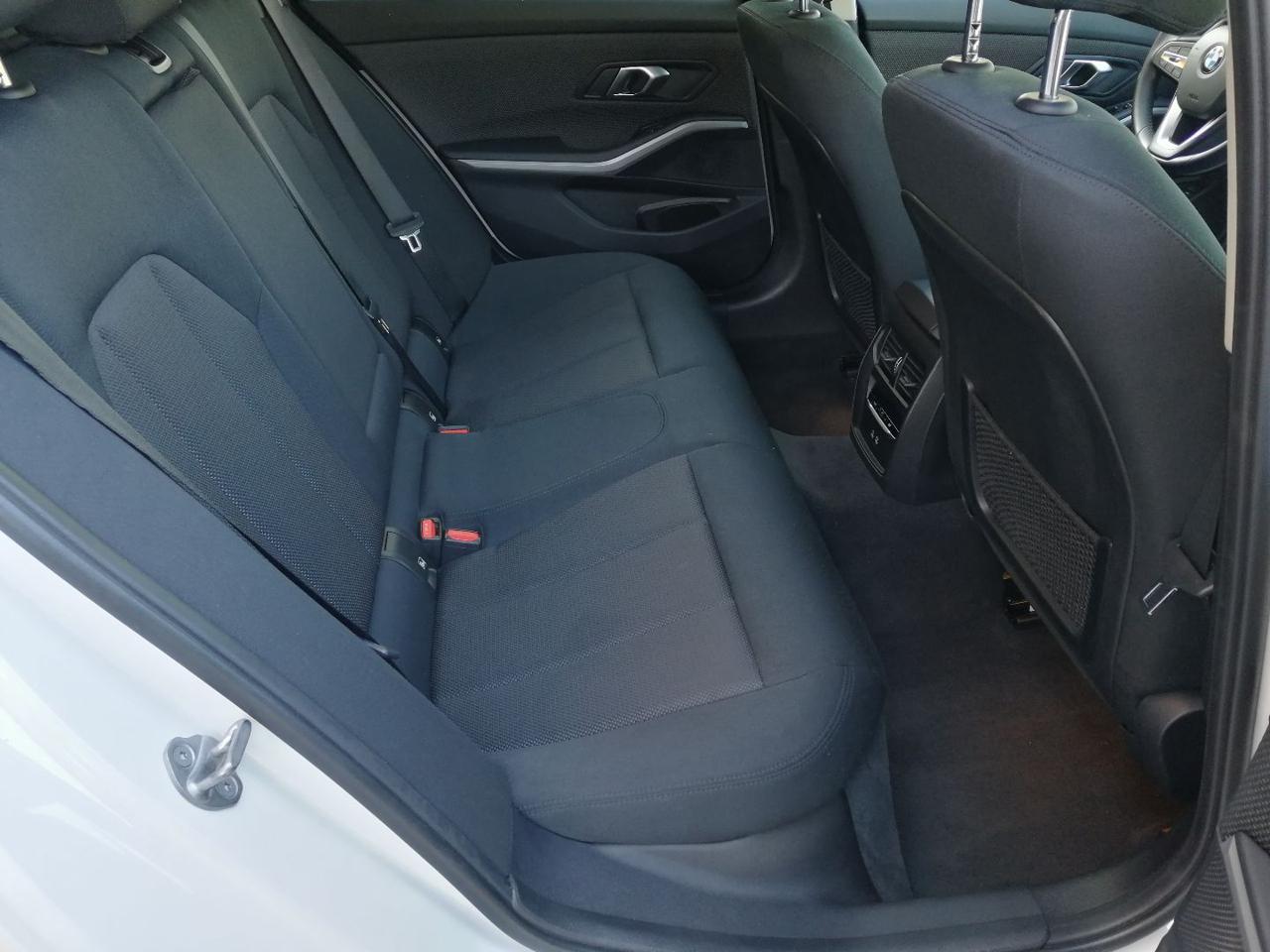 BMW 318 d 48V Touring Business Advantage - 10