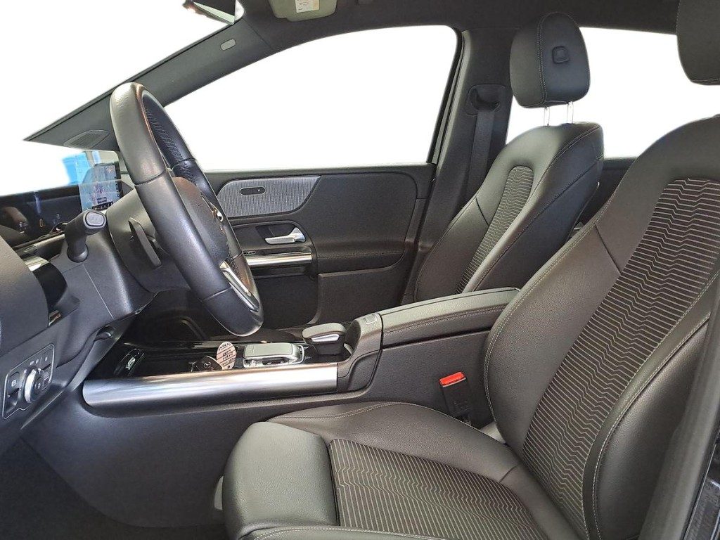 MERCEDES-BENZ B 180 d Automatic - 9