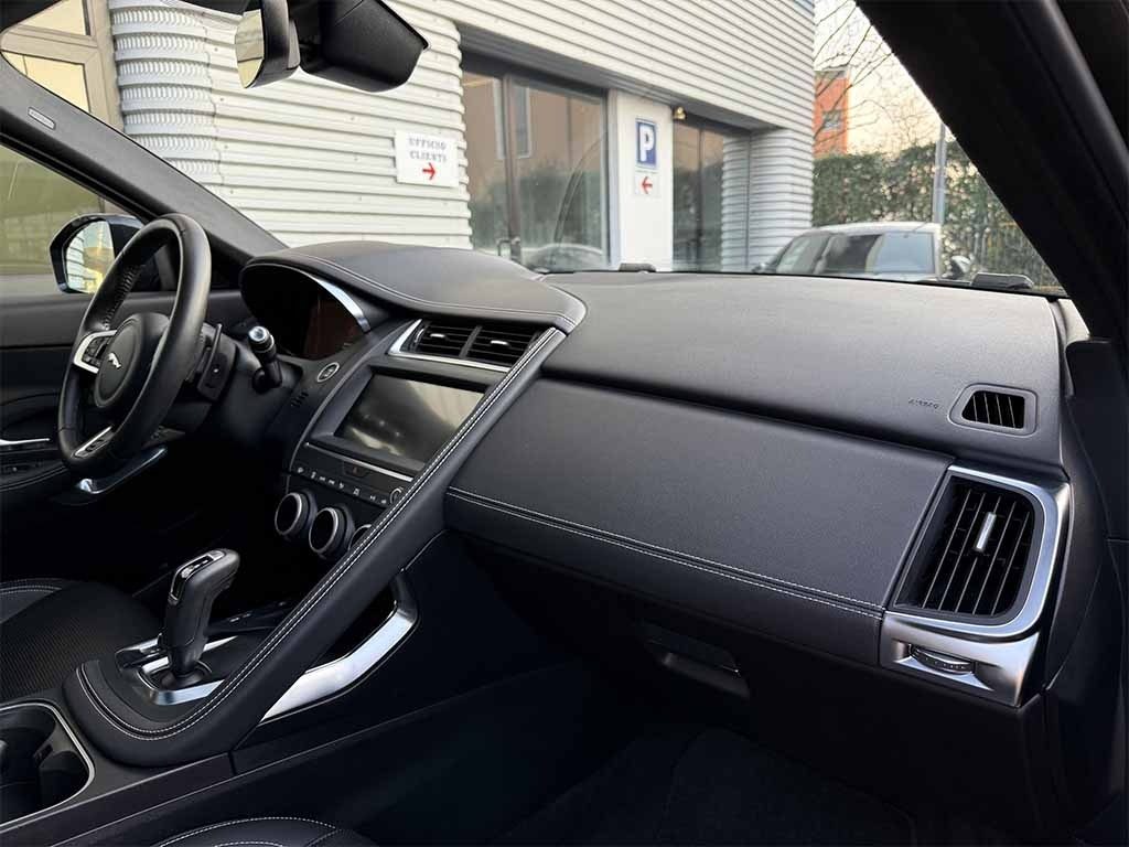 JAGUAR E-Pace 2.0d i4 R-Dynamic awd TETTO TELECAMERA IVA ESPOSTA - 28