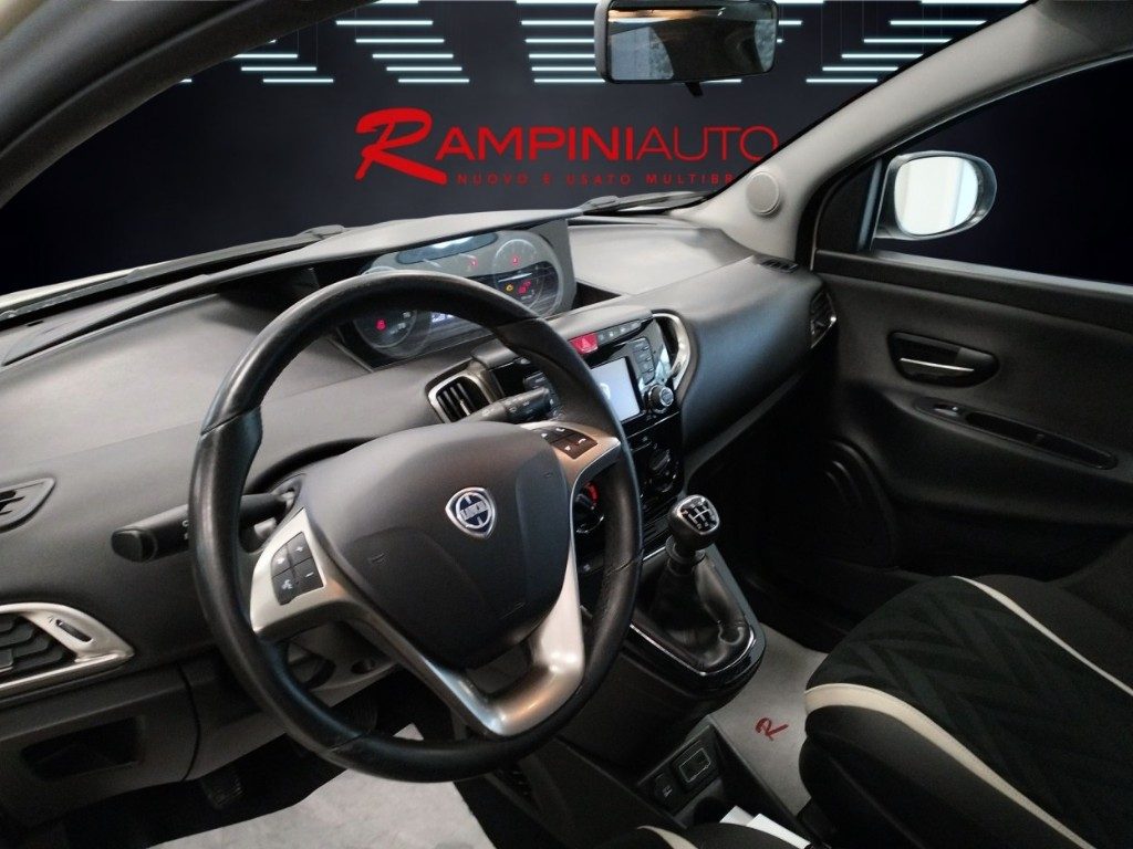 LANCIA Ypsilon 0.9 TwinAir 85 CV Metano Ecochic Gold Unico Propr. - 12