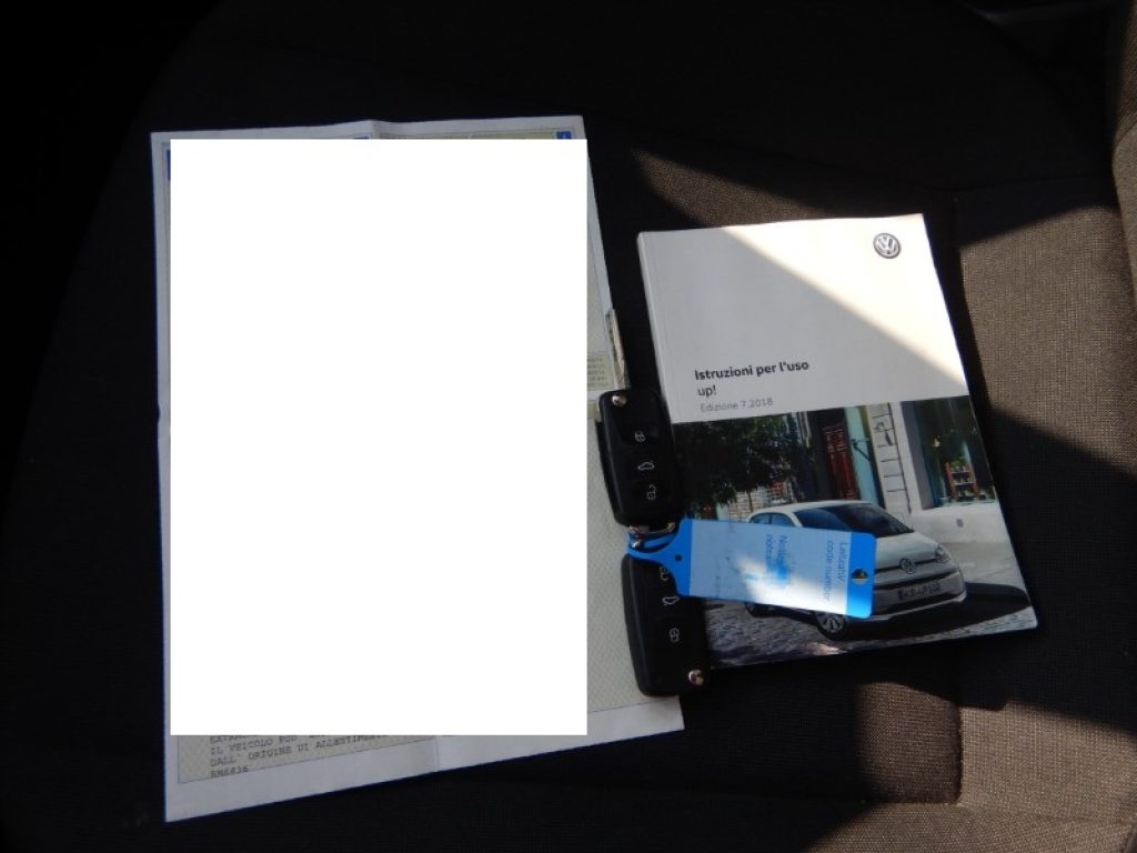 VOLKSWAGEN up! 1.0 5p. move up! BMT ** IVA ESP. OK NEOP. ** - 9