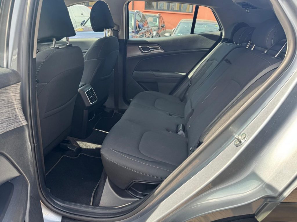 KIA Sportage 1.6 CRDi MHEV DCT Business - 18