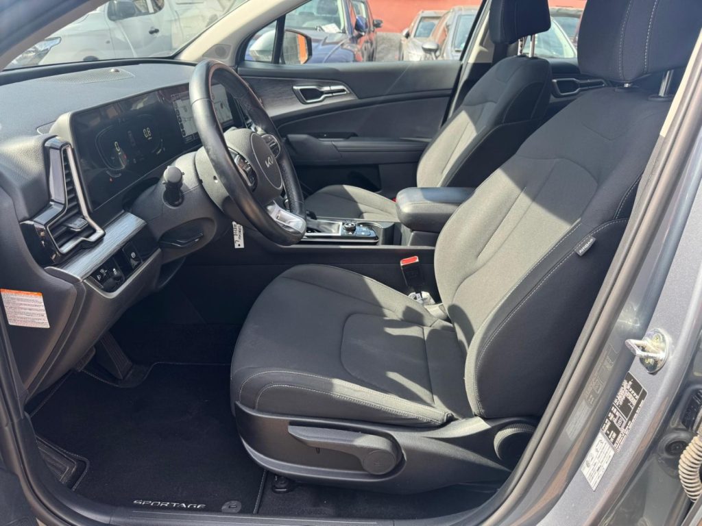 KIA Sportage 1.6 CRDi MHEV DCT Business - 20