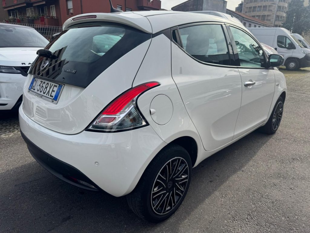 LANCIA Ypsilon 1.0 FireFly 5 porte S&S Hybrid Ecochic Gold - 3
