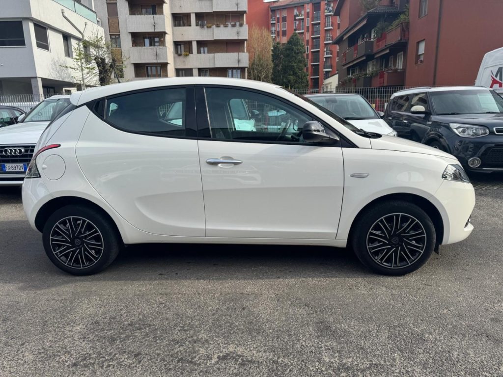 LANCIA Ypsilon 1.0 FireFly 5 porte S&S Hybrid Ecochic Gold - 5