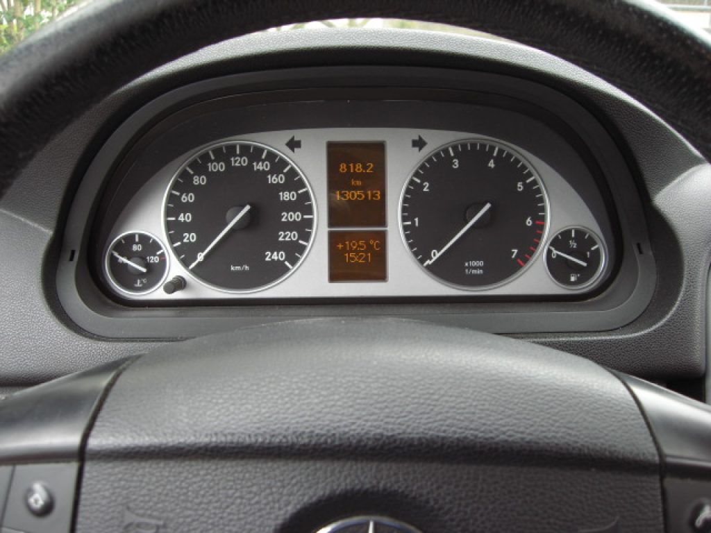 MERCEDES-BENZ B 200 Sport - 9