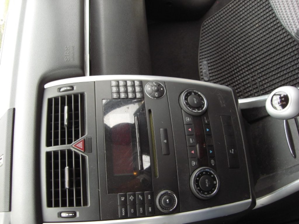 MERCEDES-BENZ B 200 Sport - 10